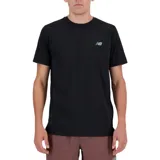 Remera deportiva New Balance modelo Sport Essentials, de color negro con cuello redondo y mangas cortas. Presenta el logo de la marca estampado en el pecho en tono plateado.