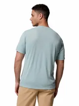 Remera deportiva de manga corta Columbia color celeste claro, con cuello redondo y el logo de la marca estampado en el pecho. Cuenta con tecnologías de enfriamiento y absorción de humedad.