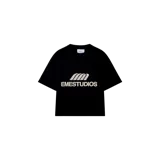 Remera de corte oversized de Eme Studios, color negro con diseño gráfico y logotipo impreso en el pecho en tono beige.