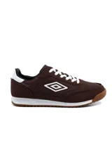 Championes Umbro Omni de hombre, color negro con detalles en rojo, entresuela blanca y suela de goma marrón.