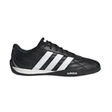 Championes urbanos Adidas modelo Groundpulse, color negro con las icónicas tres tiras laterales en blanco. Presentan un diseño inspirado en el automovilismo con costuras acolchadas en la puntera y laterales, suela de perfil bajo y logo de la marca en la lengüeta y el lateral de la suela.