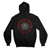 Campera con capucha de algodón color negro, con diseño gráfico estampado en la espalda que incluye un sol con rasgos demoníacos y la inscripción 'República Emexem - Austeridad o Barbarie'.