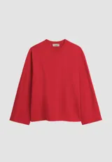 Remera oversize de manga larga color rojo, con cuello redondo y diseño holgado.