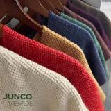 Ruana de lana merino tejida en telares manuales, talle único. Disponible en varios colores.