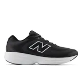Championes New Balance modelo 411 v4, color negro con entresuela blanca. Presentan un diseño de malla transpirable, cierre con cordones y logo N en el lateral.
