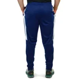 Pantalón deportivo Diadora de hombre, color azul marino, con cintura elástica y bolsillos laterales con cierre. Presenta un pequeño logo blanco en el muslo derecho.