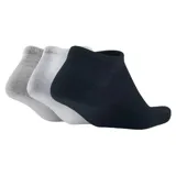 Pack de tres pares de medias Nike tobilleras color negro con logo blanco.