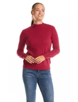 Buzo de tejido de punto color beige, con cuello alto y mangas largas. Presenta un diseño de calce ajustado con puños y ruedo acanalados.