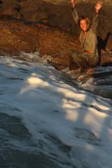 Saco abierto de punto fino, color verde menta, con mangas largas y corte corto a la cintura.