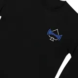 Remera negra de manga larga con cuello redondo y logo de Independent estampado en el pecho.