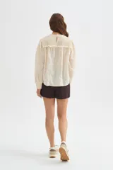 Short de viscosa de tiro alto y diseño holgado.