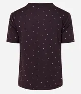 Remera de pijama color marrón oscuro con estampado de pequeños corazones blancos, de corte regular, cuello redondo y manga corta.