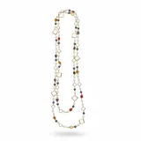 Collar largo de diseño versátil compuesto por una cadena de metal dorado con eslabones en forma de trébol, intercalados con perlas blancas, perlas grises y cuentas de cristal en tonos naranja, rojo y violeta.