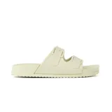 Sandalias tipo mule color verde claro, con dos tiras anchas con hebillas ajustables y plataforma baja.