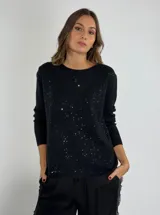 Sweater negro de punto con cuello redondo y apliques de lentejuelas plateadas.