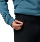 Pantalón largo Columbia modelo Roc Tech 5 Pant, color negro, de corte recto y diseño funcional con bolsillos y tecnología repelente al agua.