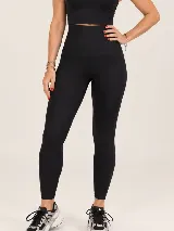 Calza modeladora deportiva de tiro alto color negro, confeccionada con tejido de alta elasticidad y tecnología anticelulitis.