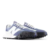 Championes New Balance modelo XC-72, color azul con detalles en blanco y negro.