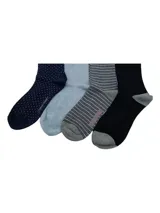 Pack de 4 pares de medias largas de vestir Calvin Klein, con diferentes diseños: azul marino con lunares, celeste liso, gris a rayas horizontales y negro liso.