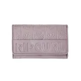 Billetera plegable Rip Curl color lila o malva, con relieve de conchas marinas y logo Rip Curl grabado en la solapa frontal.
