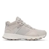 Bota de senderismo Columbia modelo Peakfreak Hera Mid, color blanco hueso. Presenta un diseño de caña media con tecnología impermeable OutDry, sistema de ajuste Navic Fit en el mediopié y suela con tacos de 5 mm para tracción en terrenos difíciles.