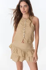 Minifalda azul de lino con dos volados superpuestos, terminación de encaje en los bordes.