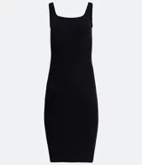 Vestido midi blanco acanalado, de algodón sostenible, con escote cuadrado y tirantes medios.