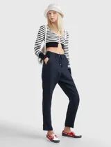 Náuticos de cuero con diseño color block en blanco, azul y rojo.