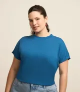 Blusa tipo muscle tee de Ashua, confeccionada en tejido ribana con textura acanalada, cuello redondo y diseño sin mangas.