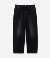 Pantalon de jean negro de corte super baggy, con tiro alto, frisos decorativos y efecto desgastado. Posee cintura con trabillas, cierre frontal tradicional y bolsillos laterales.