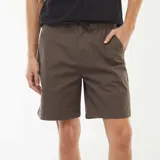 Pantalón largo color caqui, transformable en short mediante cierre.