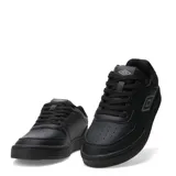 Championes Umbro modelo Milo, color negro con logo de la marca en gris en el lateral y en la lengüeta.