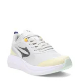Championes deportivos Topper modelo Stance 6, en tonos gris claro y beige. Presentan un diseño de malla transpirable, cordones al tono con detalles en amarillo, y una suela blanca con refuerzo en la puntera.