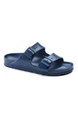 Sandalias Birkenstock Arizona Eva de goma color azul marino, con dos correas ajustables con hebilla.