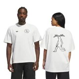 Remera blanca de manga corta Adidas Originals, colaboración con Mark Gonzales. Presenta corte holgado, cuello redondo y diseño estampado en el frente y la espalda.