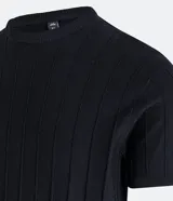 Remera de manga corta color beige, con cuello redondo y tejido texturizado acanalado.