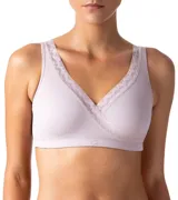 Soutien cruzado de microfibra color blanco, sin aro, ideal para maternidad.