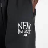 Pantalón de jogging New Balance color negro, confeccionado en tejido polar suave. Presenta un corte relajado, cintura elástica con cordón ajustable y el logotipo de la marca estampado en la pierna izquierda.
