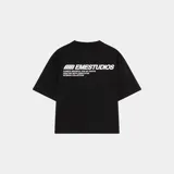 Camiseta negra de corte holgado con estampado en la espalda que incluye el logo de Eme Studios y la frase "Always grateful for my roots, crafted with care © 5135, veteran collection".