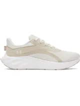 Championes de running Under Armour modelo W Ascend, color beige con detalles en blanco. Presentan una parte superior de malla transpirable y liviana, con entresuela Charged Cushioning para mayor amortiguación y respuesta.