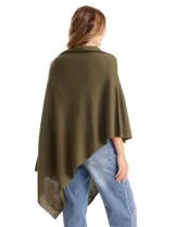 Poncho tejido de punto con diseño asimétrico y aberturas laterales para los brazos.