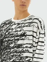 Remera de manga larga Balmain, color blanco con estampado de texto manuscrito en negro.