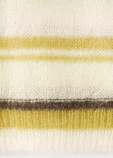 Jersey de punto fino semitransparente con mezcla de alpaca, cuello redondo, diseño recto y mangas largas, con patrón de rayas horizontales en tonos beige, verde oliva y marrón oscuro.