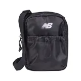 Morral bandolera New Balance color negro con logo blanco estampado en el frente.