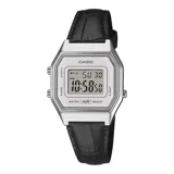 Reloj digital Casio de estilo vintage con caja plateada de 28mm y esfera gris. Cuenta con correa de cuero negro con textura tipo cocodrilo. Incluye funciones de cronómetro, alarma y calendario.