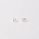Aros tipo argolla pequeña de plata 925, con diseño moderno y una circonia incrustada en la parte superior.