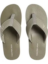 Ojotas de hombre color verde oliva, con suela de EVA texturizada y tiras de lona con monograma CK.