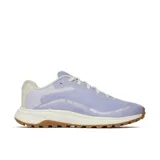Championes de trail running Merrell Fly Strike 2, color lila con detalles en blanco y suela de goma color caramelo. Presentan una parte superior de malla transpirable con refuerzos de TPU, entresuela de espuma EVA para mayor amortiguación y suela con tacos antideslizantes para mejor tracción.