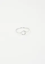 Anillo fino de plata 925 hipoalergénica con diseño de hexágono calado.