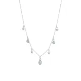 Collar plateado con cadena de eslabones y dijes colgantes: estrellas con topacios blancos, piedras redondas de topacio azul y una piedra ovalada de topacio azul en el centro.